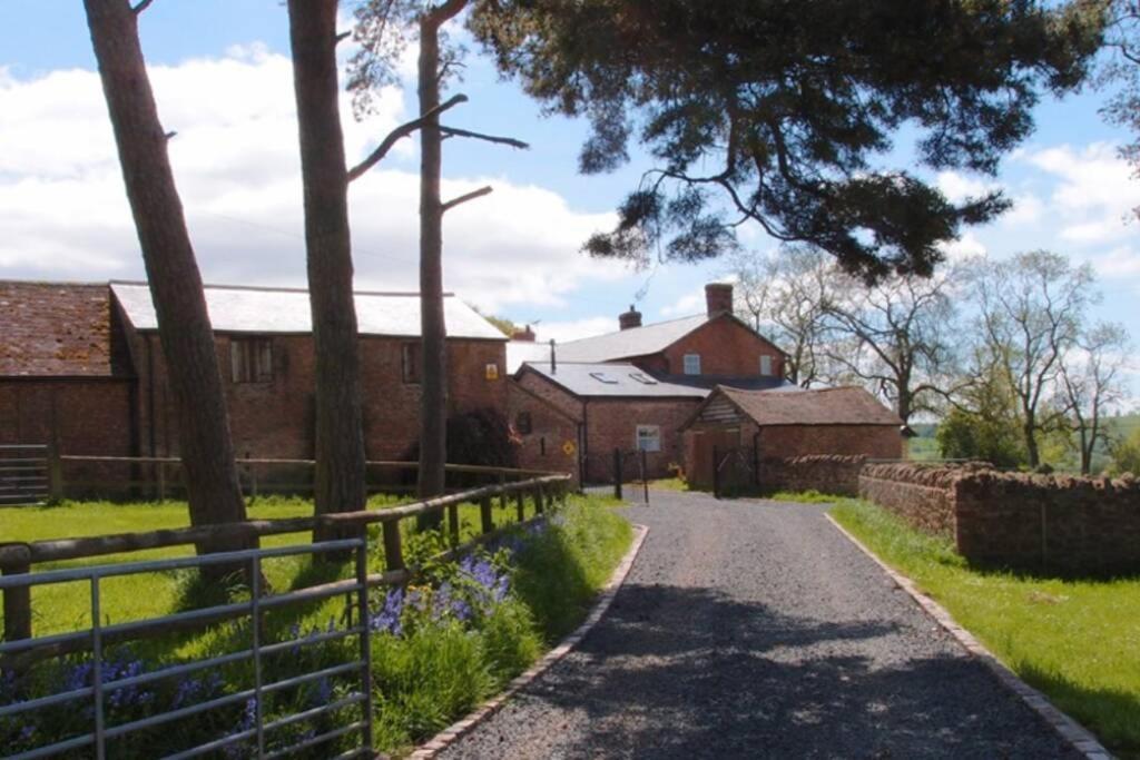 Upper Heath Farm - Stable Cottage Ludlow เครเวนอาร์มส ภายนอก รูปภาพ