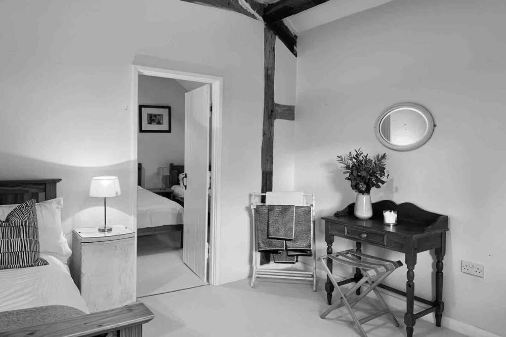 Upper Heath Farm - Stable Cottage Ludlow เครเวนอาร์มส ภายนอก รูปภาพ