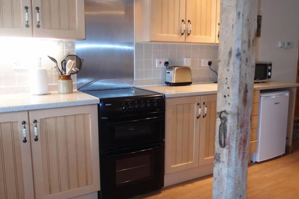 Upper Heath Farm - Stable Cottage Ludlow เครเวนอาร์มส ภายนอก รูปภาพ
