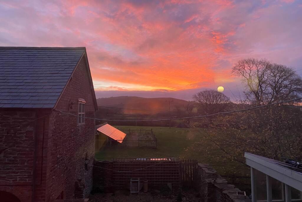 Upper Heath Farm - Stable Cottage Ludlow เครเวนอาร์มส ภายนอก รูปภาพ