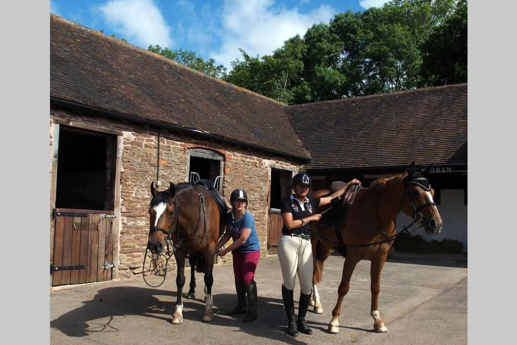 Upper Heath Farm - Stable Cottage Ludlow เครเวนอาร์มส ภายนอก รูปภาพ